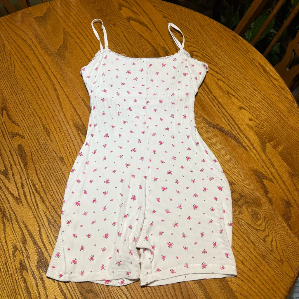 Skims Soft Lounge Lace Onesie Size Medium - Image 8