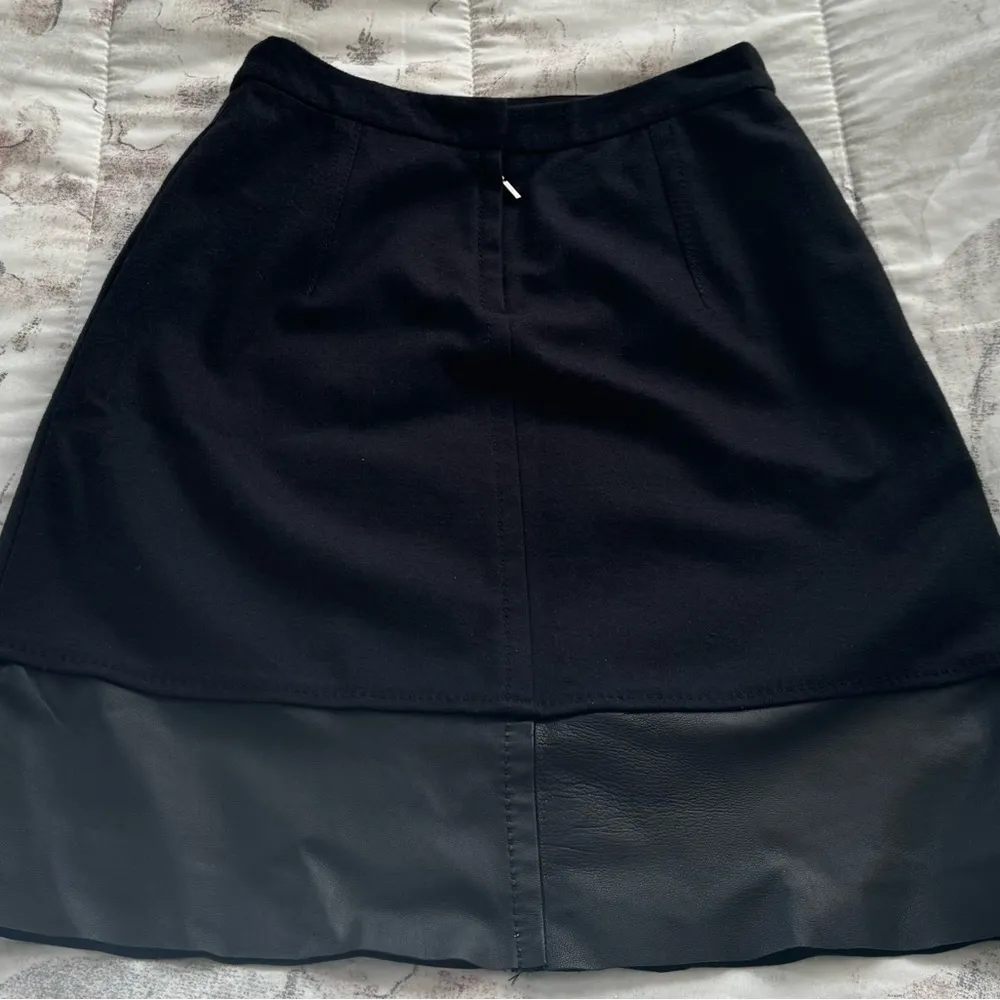 Sinclaire 10 black wool blend lamb l trim lined skirt, size 2 quiet luxury - Image 12