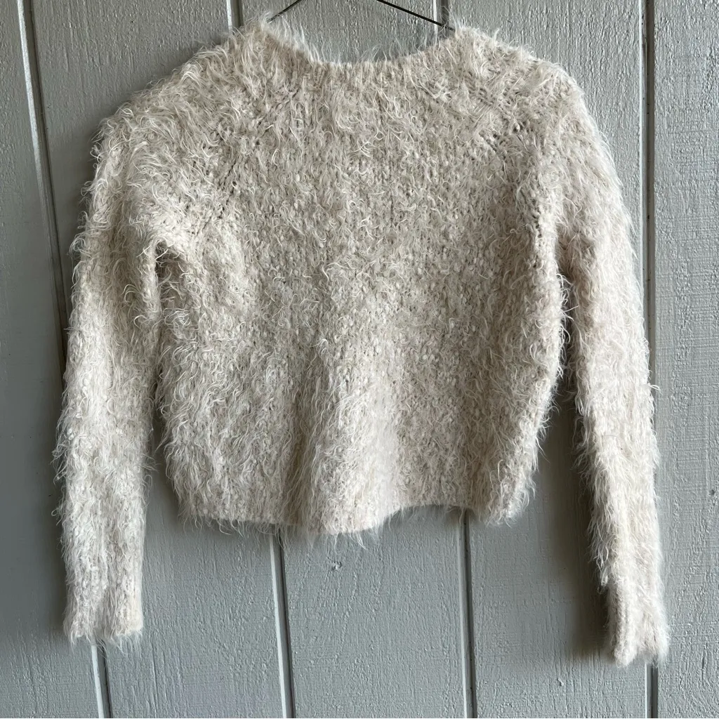 Anthro Knitted & Knotted Bouncle Eyelash V Neck Sweater in Snowfrost Cream XS - Image 7