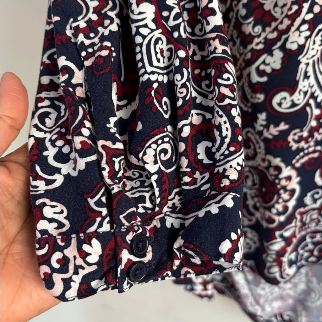 Crown & Ivy Size Large Paisley Blouse navy blue with pattern - Image 5