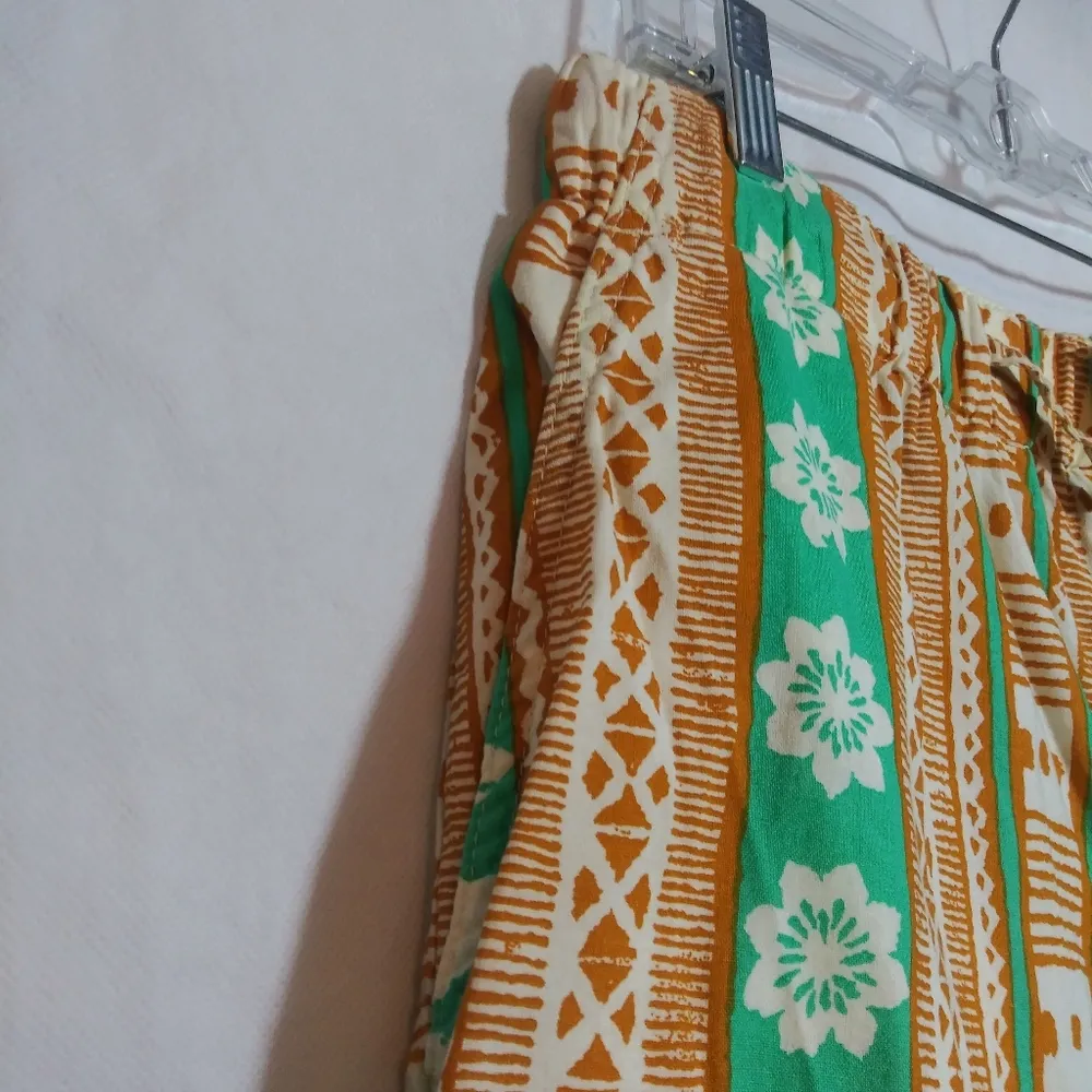 United Colors Of Benetton Tropical Green and Tan Bermuda Shorts Vacation Size S - Image 3