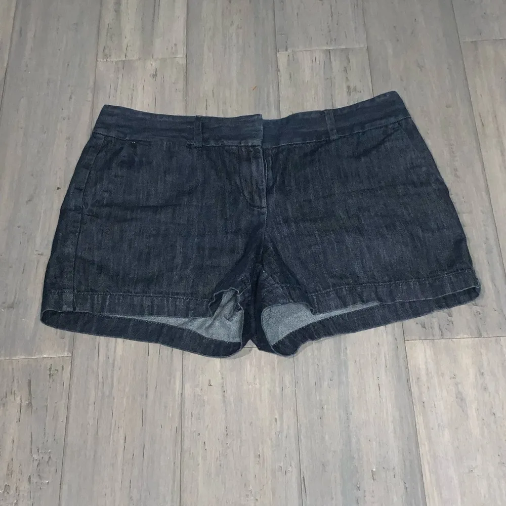 Ann Taylor LOFT Dark Wash Denim Flat Front Flat Hem High Waist Cotton Shorts 6 - Image 4