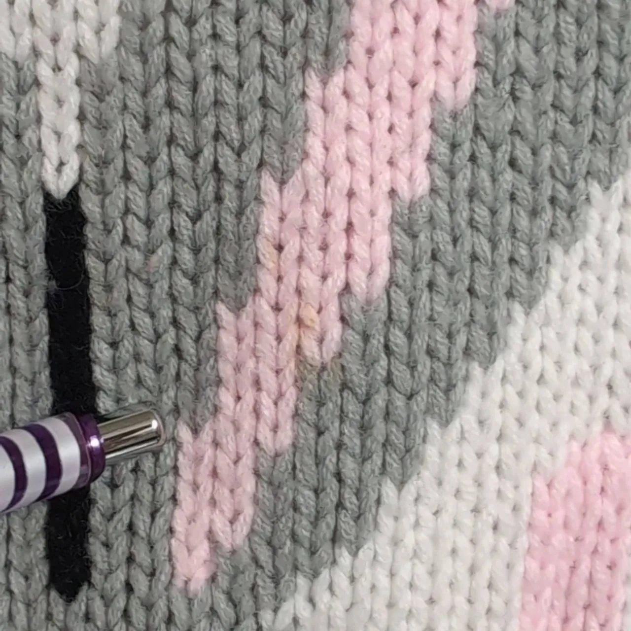 Ski Bunny Sweater White Pink Blue Graphic Crew Neck VTG Knit Sweater FLAW Size undefined - Image 6