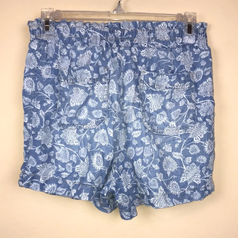 Knox Rose Women’s Floral Print Chambray Blue White Smocked Bow Tie Waist Shorts - Image 4