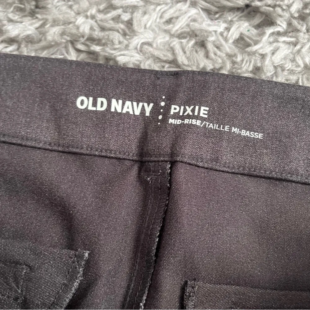 Old Navy Grey Pixie Pants size 14 - Image 2