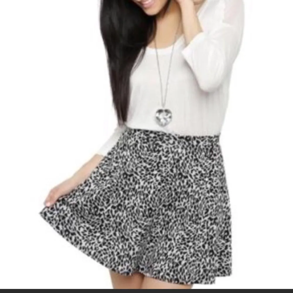black and white animal print skirt - Image 2