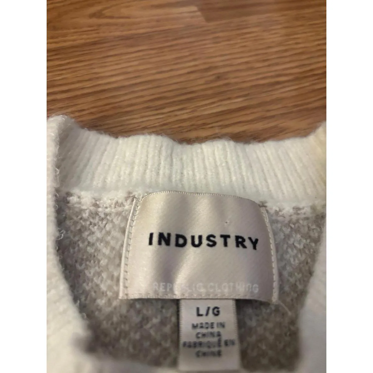 Plaid Sweater Size Large White - Image 7