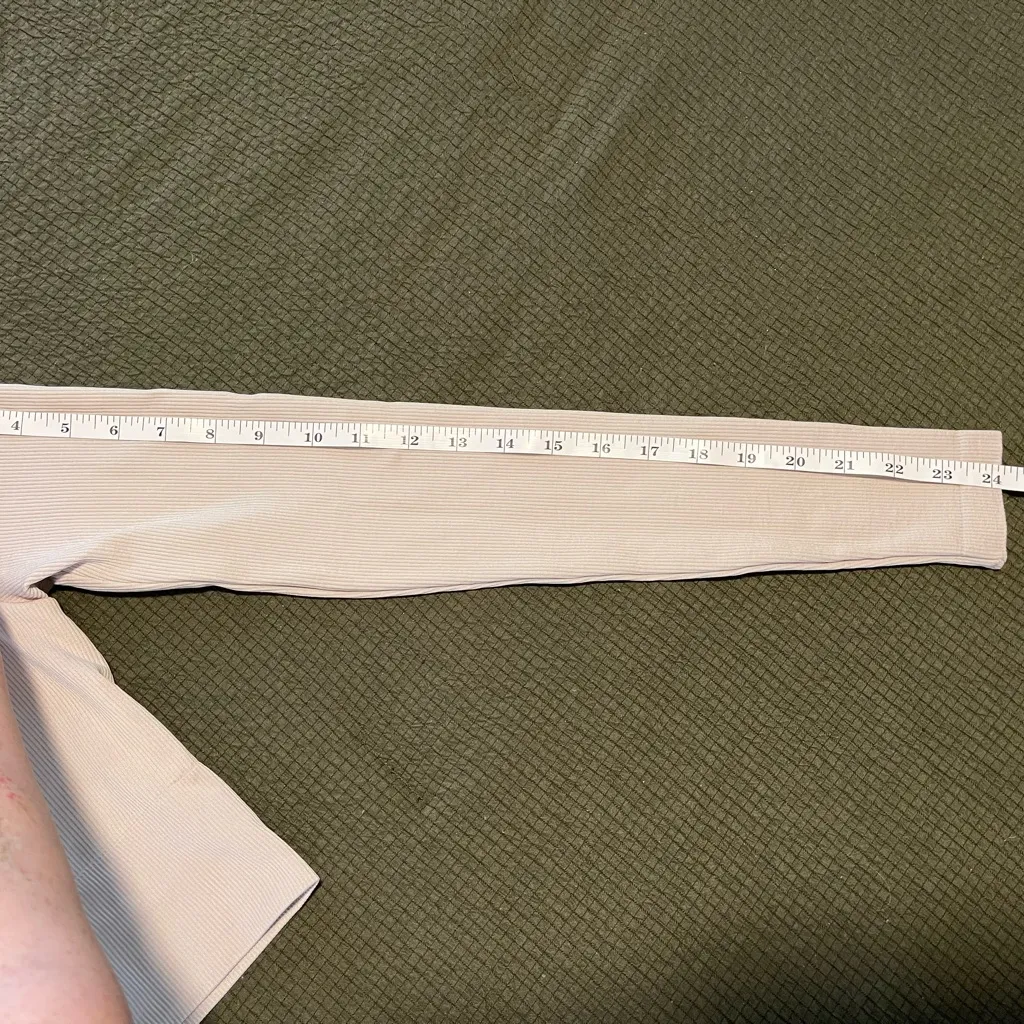 Athleta  Long Sleeve Crop Top - Image 6