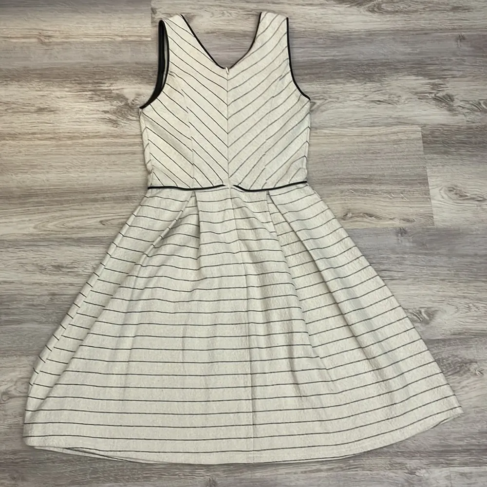 Cream  with Black Stripes & Trim Sleeveless V-Neck Dress Size XS - Image 6