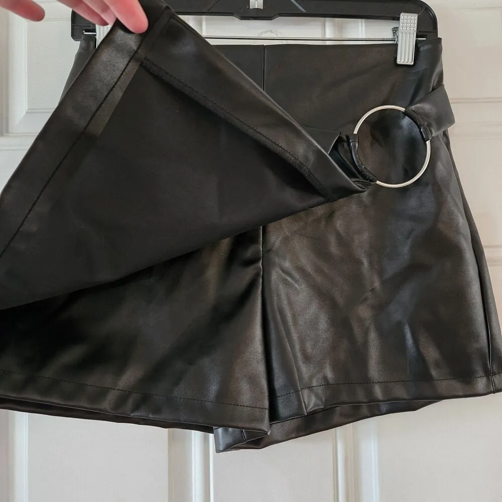 Joe Benbasset Black Faux Leather Skort Size Medium High Waist Mini Skirt Shorts - Image 2