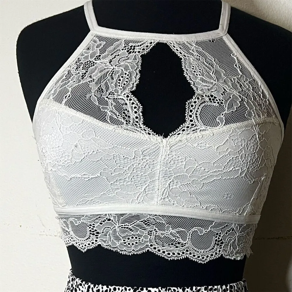 White Fox Boutique Women's Lace Halter Top Casual Size XS - Image 5