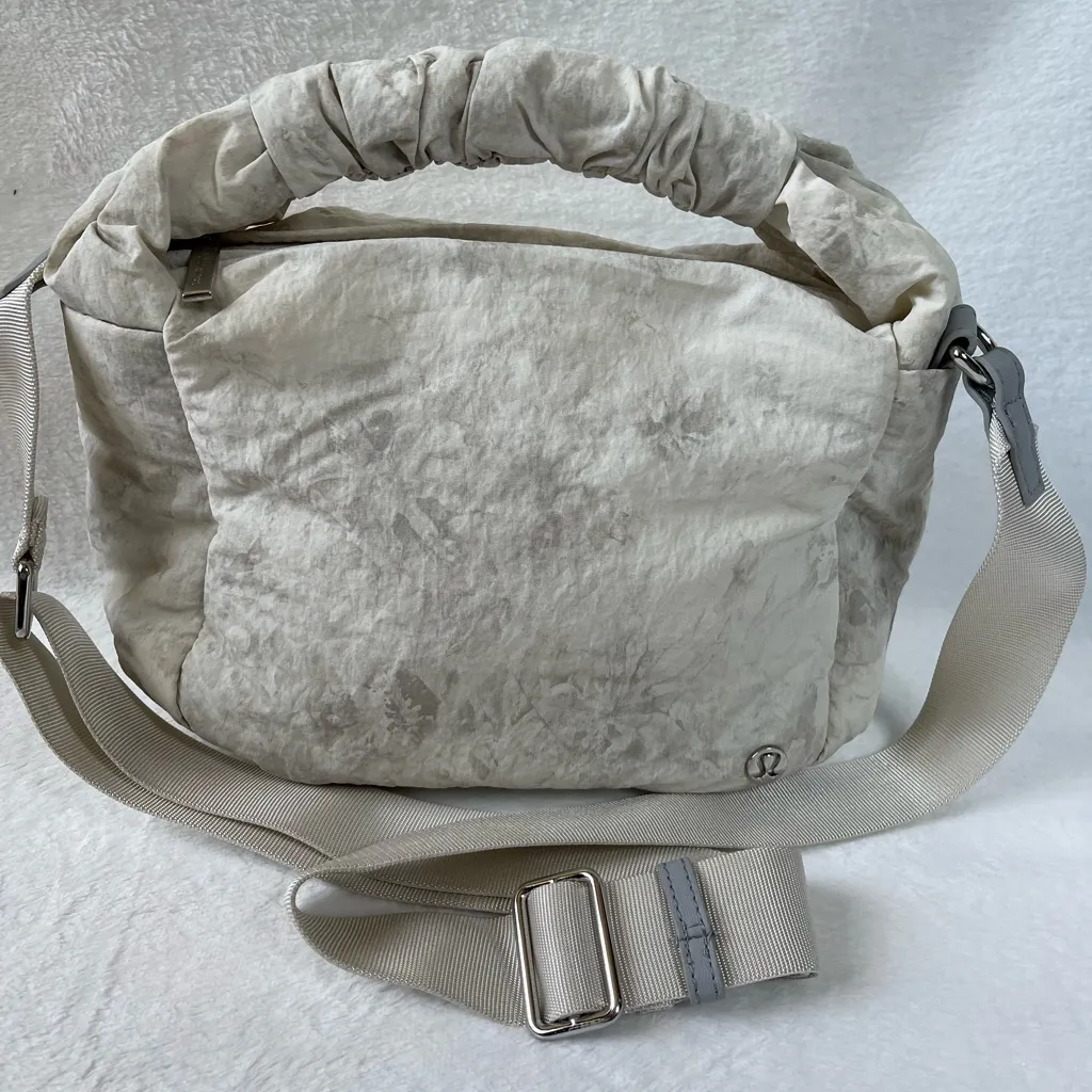 Lululemon Gathered Handle Bag Vol 6L - Image 2