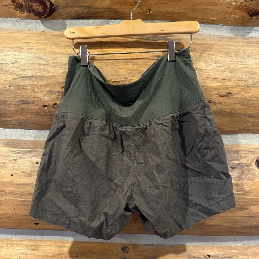 Ingrid & Isabel Maternity Pull on Shorts Olive Size XS Green - Image 4
