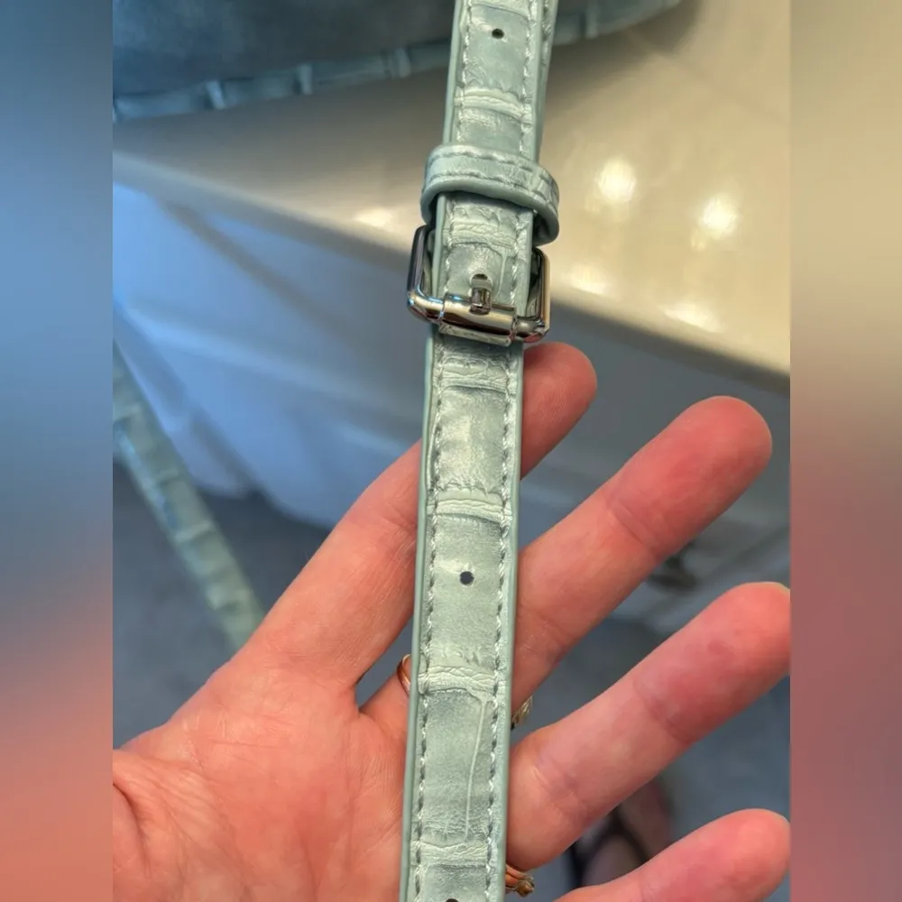 New w/out tags. Light green croco embossed crossbody. - Image 6