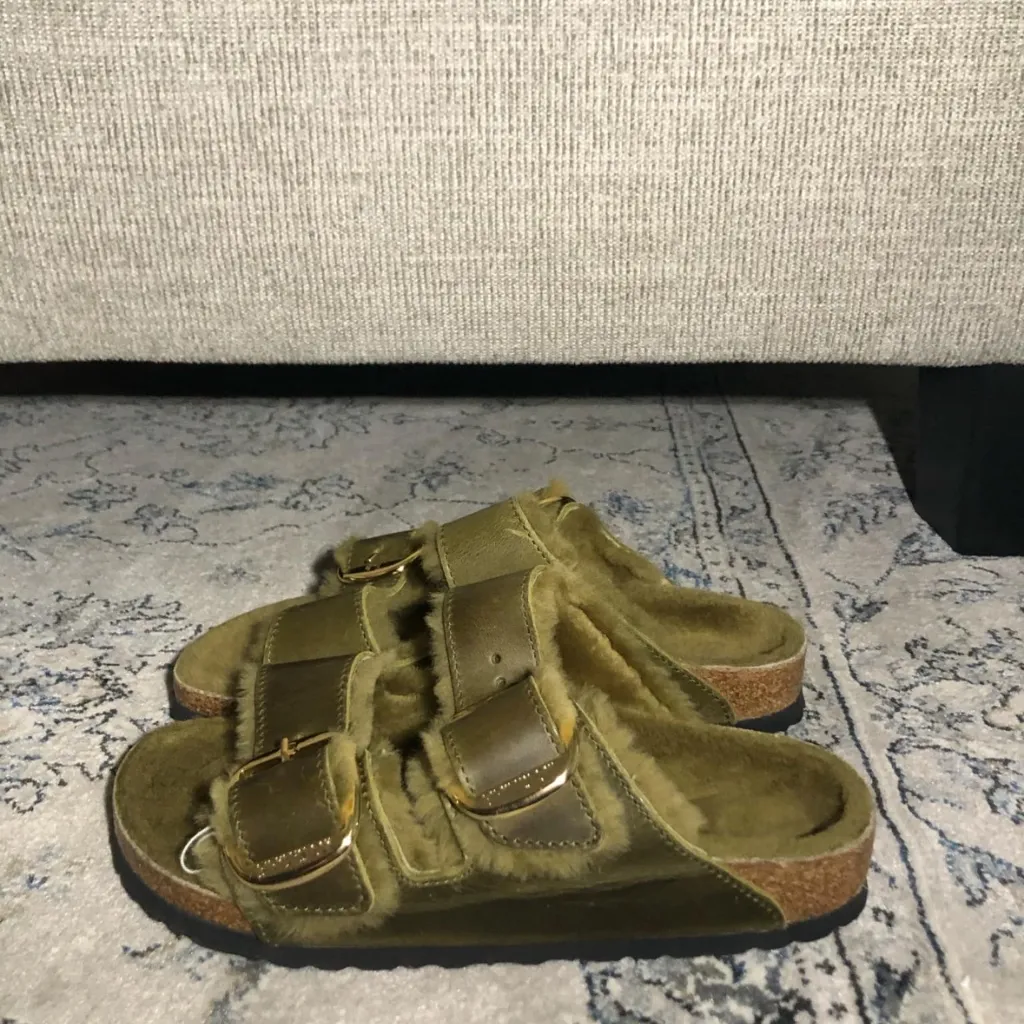 Birkenstock Arizona Big buckle Shearling sandal slide fur olive green - Image 3