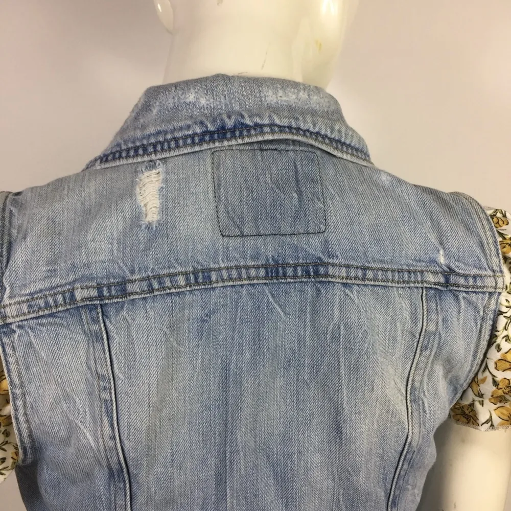 Levi’s Distressed Denim Vest Size S - Image 12