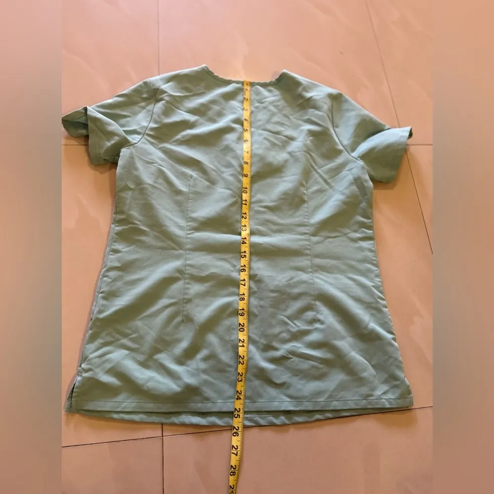 Figs technical collection womens catrina scrub top size small green/teal - Image 13