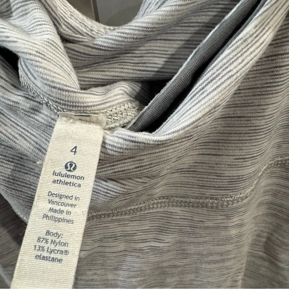 Lululemon‎ Crop Leggings Size 4 Wee are from space gray athleisure athletic gym - Image 5