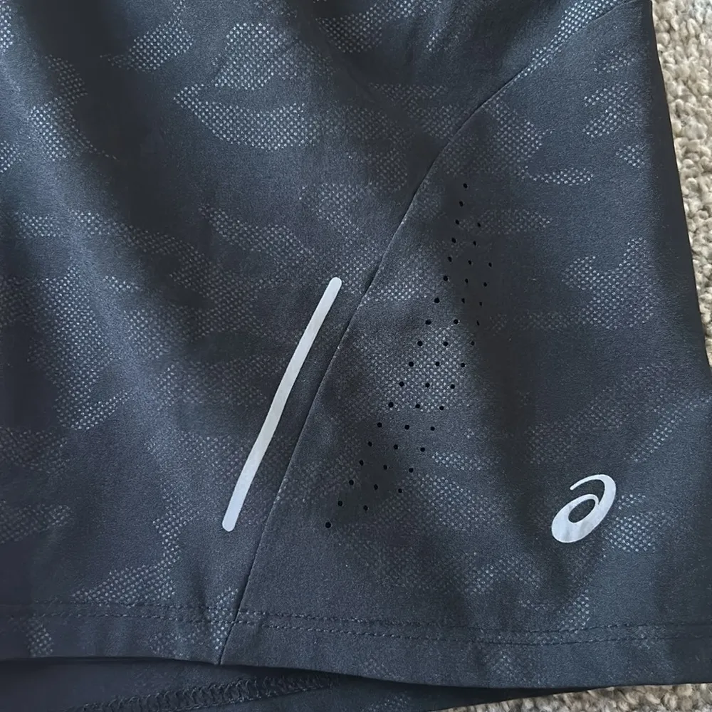 ASICS Black Camo Athletic Running Shorts Small - Image 2