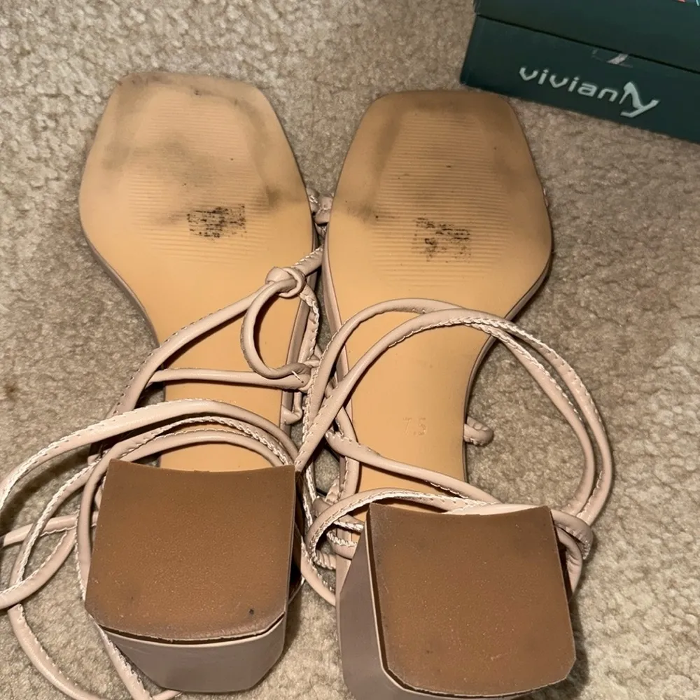 vivianly Women's Lace Up Chunky Heel Strappy Straps Ankle Wrap Heel 7.5 like new - Image 6