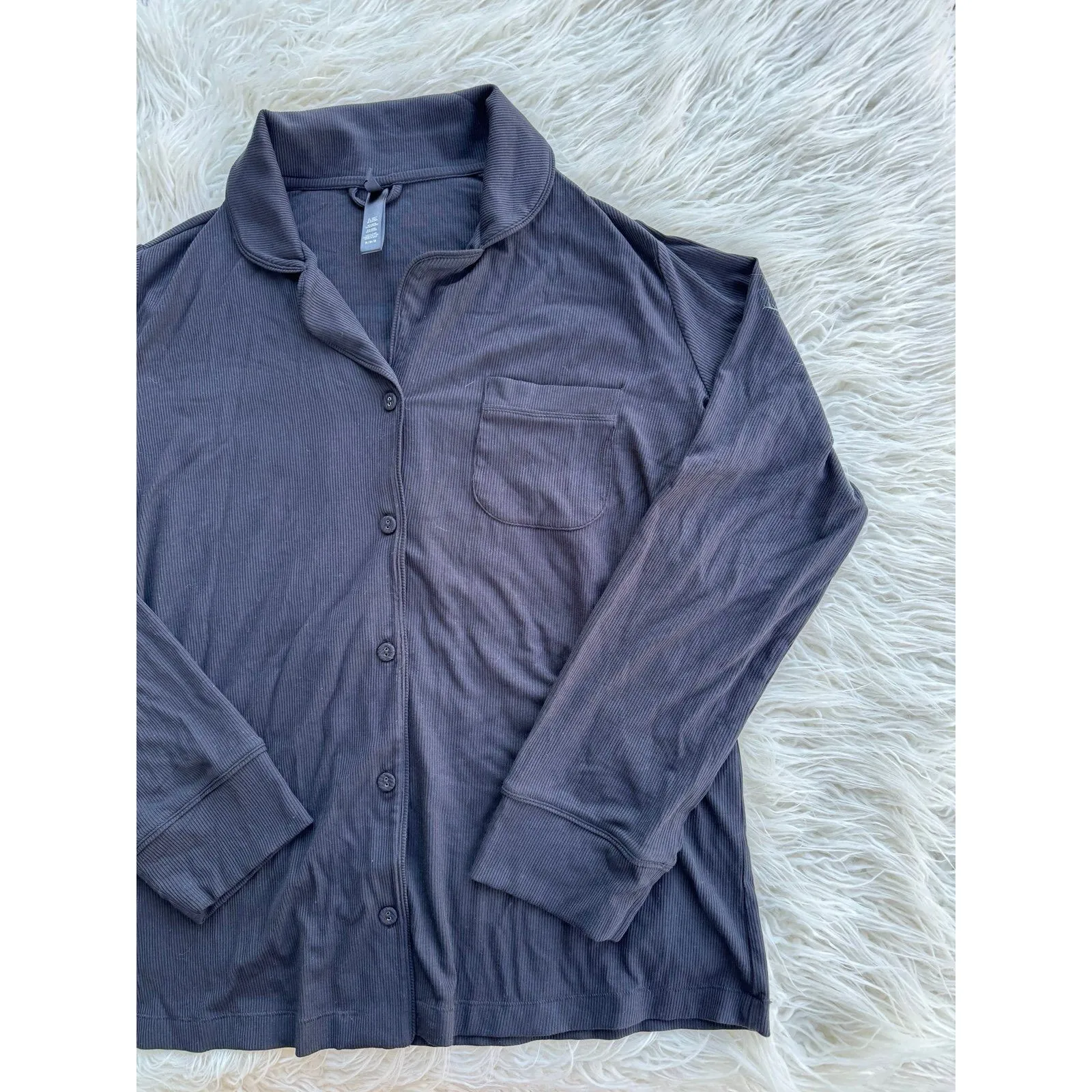 SKIMS  Soft Lounge Sleep Top Onyx Size Medium - Image 5