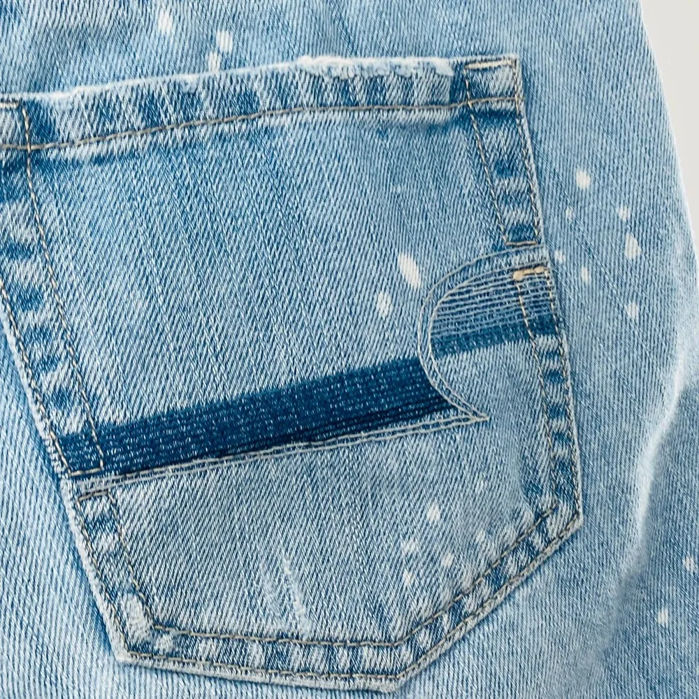 American Eagle Mid Rise Cut Off Raw Hem Short Distressed Bleached Tie Dye Size 6 - Image 9