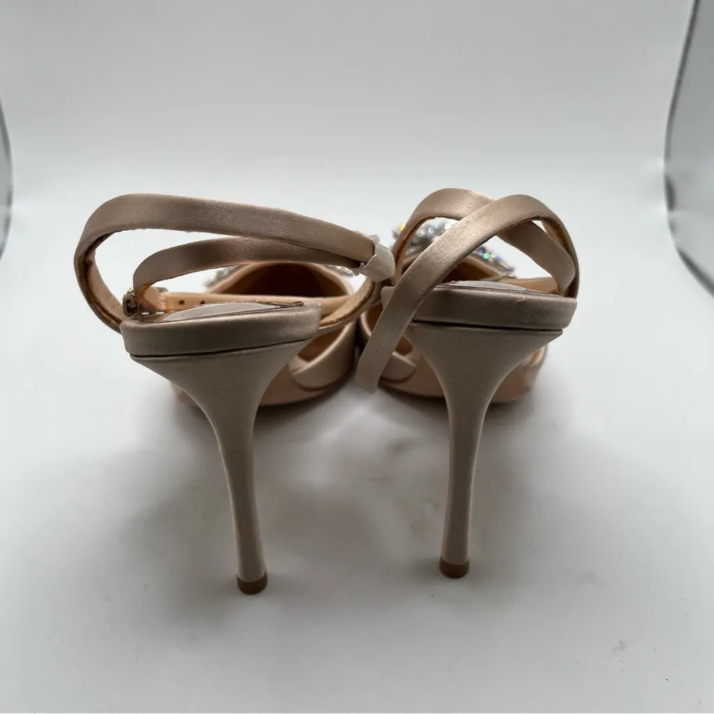 NWOB Badgley Mischka pumps Kaley Pointed Toe Stiletto nude size6 butterfly bling - Image 7