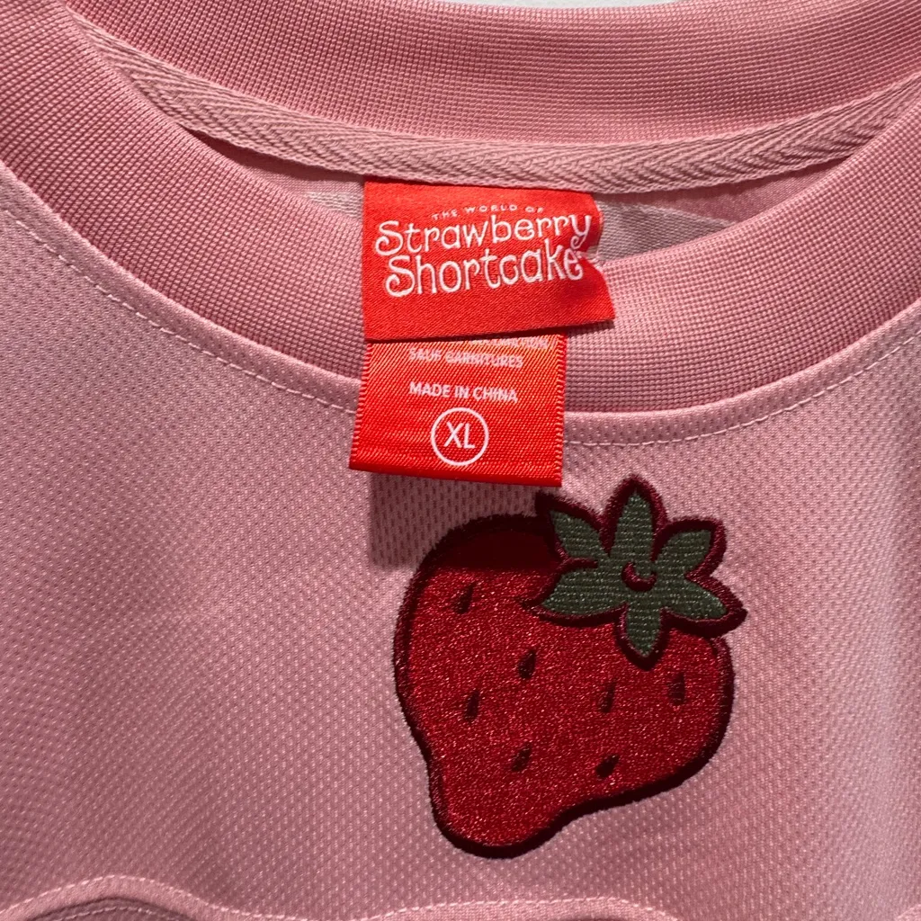 Strawberry Shortcake and Custard Cat Women's Cropped Pink Football Jersey - Image 10