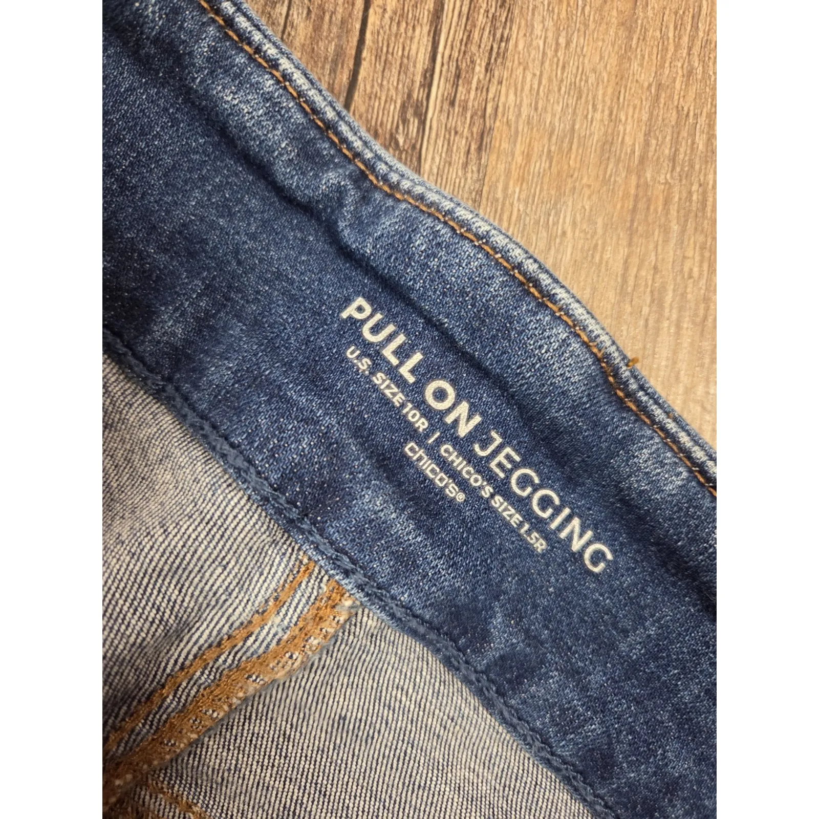 Chico's  Medium Wash Pull On Elastic Waist Jegging Stretch Jeans Size 1.5R -10 - Image 4