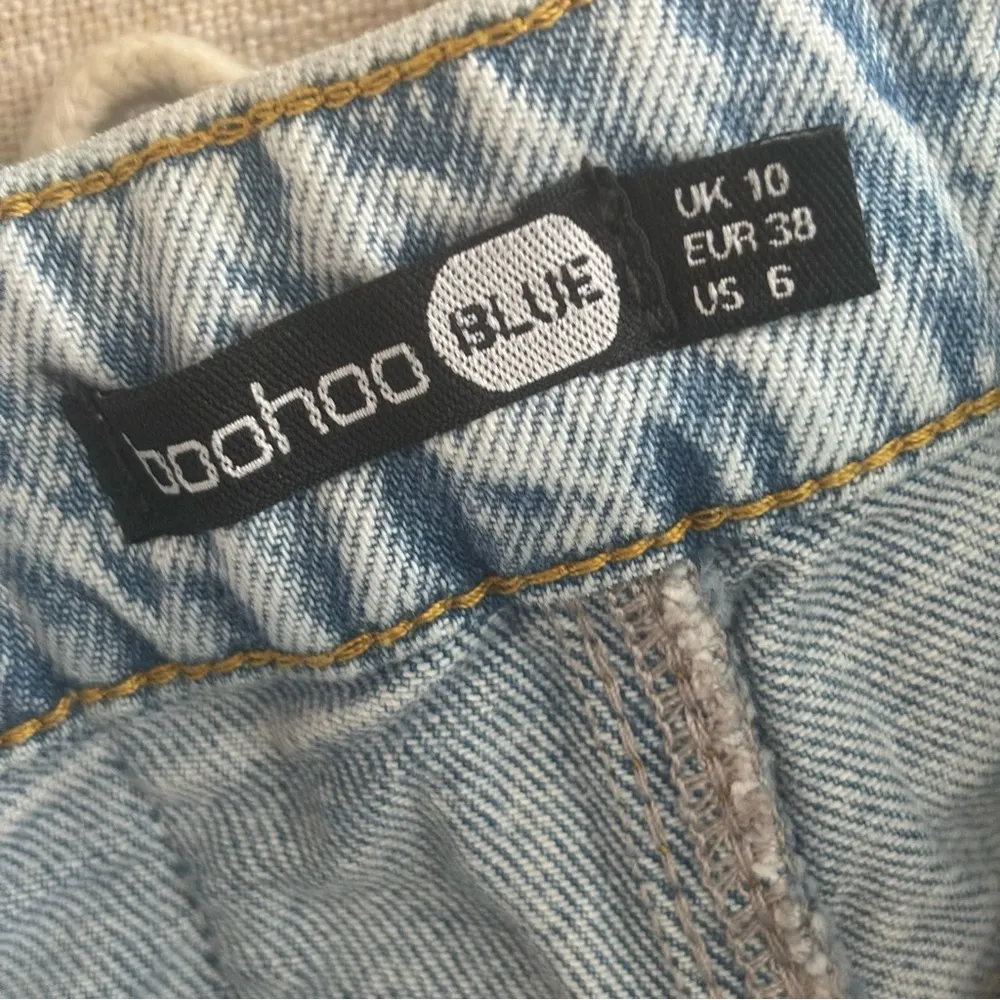 Boohoo high waisted back drawstring jeans Size 6 - Image 10