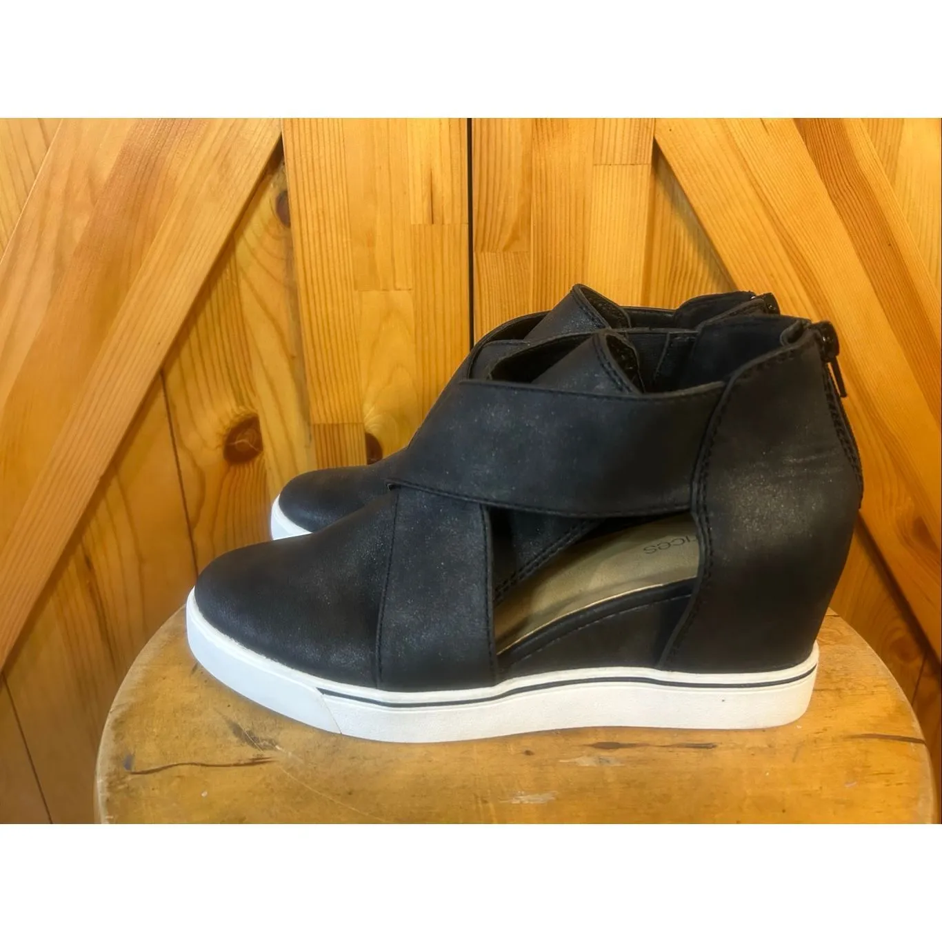 Maurices Gloria Wedge Ankle Shoes Cut Out Sides Black Booties Size 8 - Image 3