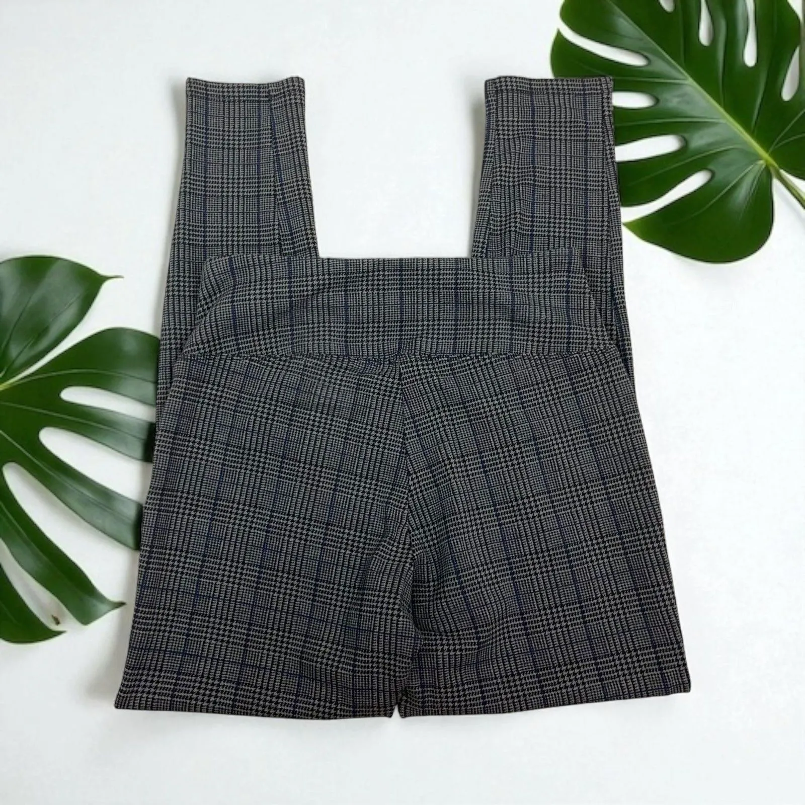 Three Dots High Rise Leggings in Mini Houndstooth Plaid Check - Image 6