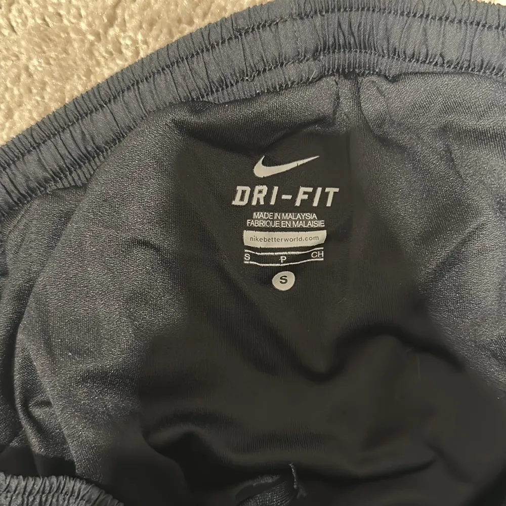 Nike shorts - Image 3