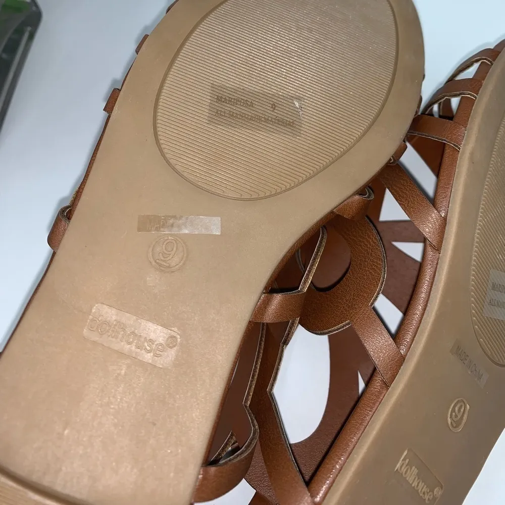 NWT Dollhouse Mariposa Chestnut Laser Cutout Sandals 9 - Image 5