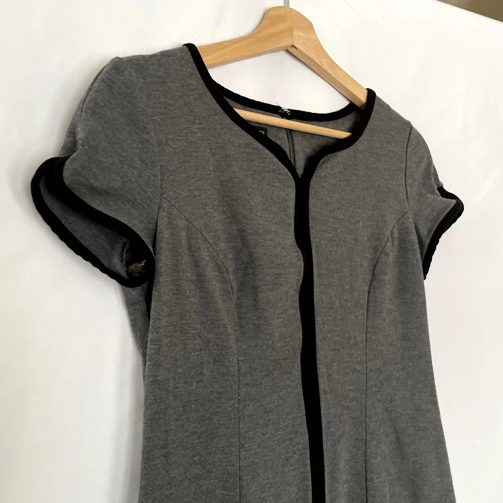 Talbots gray rayon midi dress black detail women's size 2 short sleeves preppy - Image 2