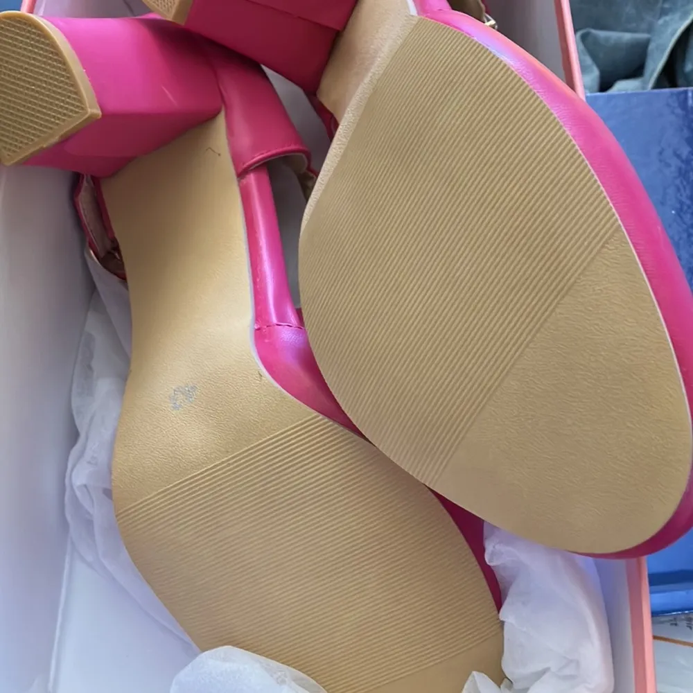 Pink t strap shoes European 43 Size 12.5 - Image 2