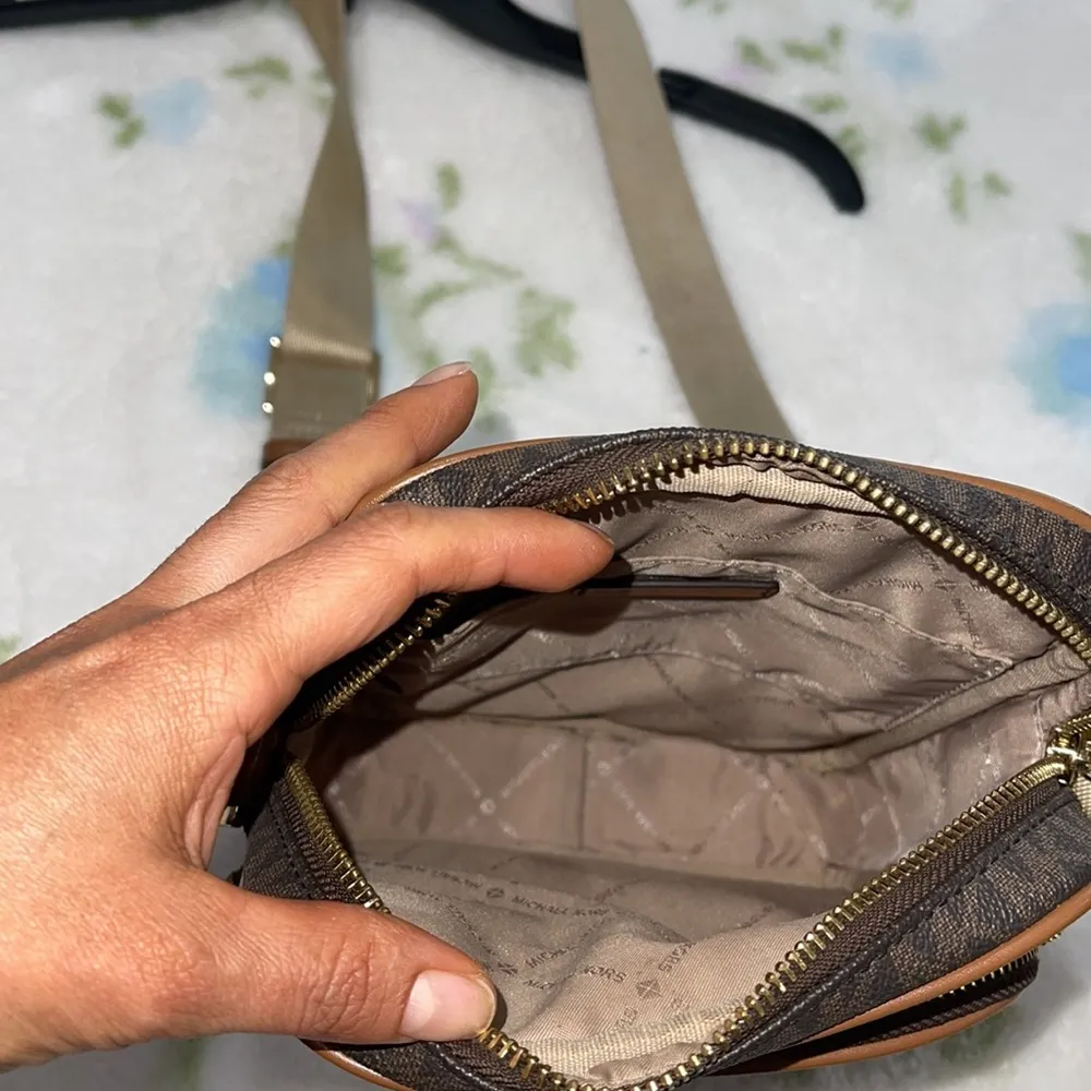 MICHAEL KORS Jet set travel flight Crossbody bag - Image 5