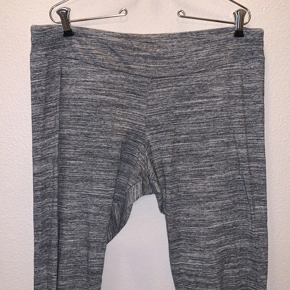 Time & Tru grey capri athletic leggings XL - Image 2