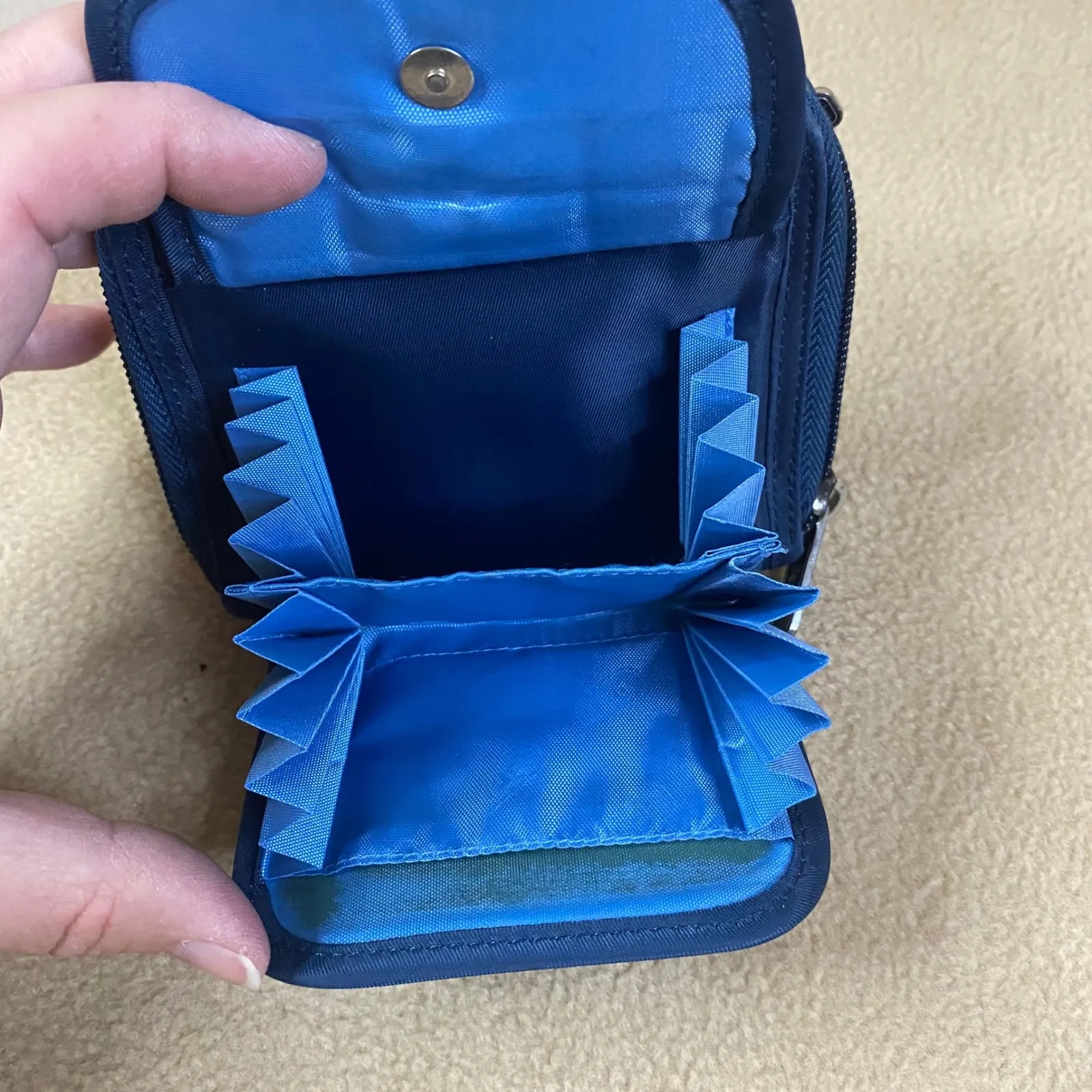 Vintage Lug Zip Around Wallet Blue Quilted Pocket Card Holder Organizer GUC*FLAW - Image 2