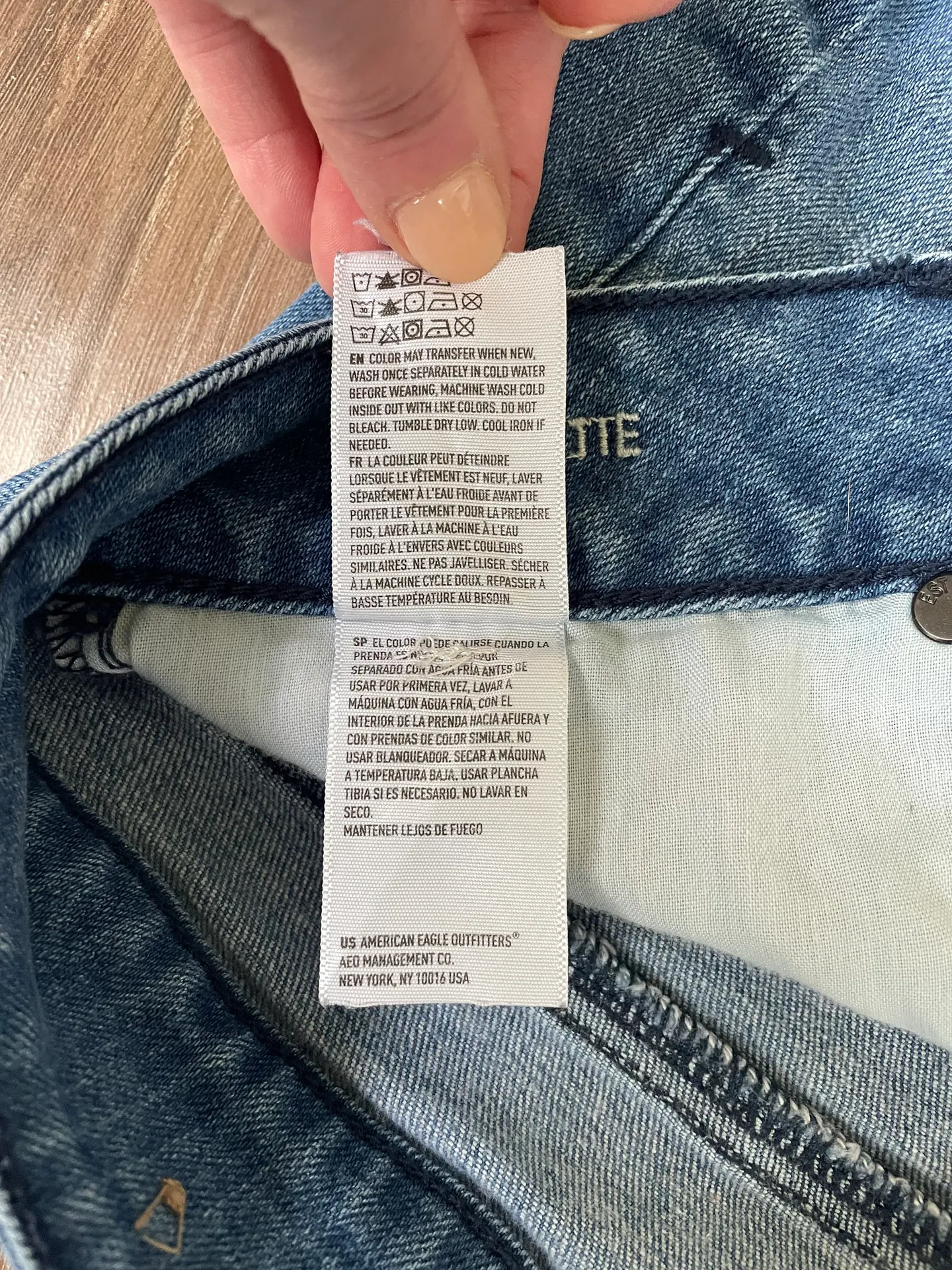 shortie jean shorts size 6 Cutoff light medium wash - Image 6