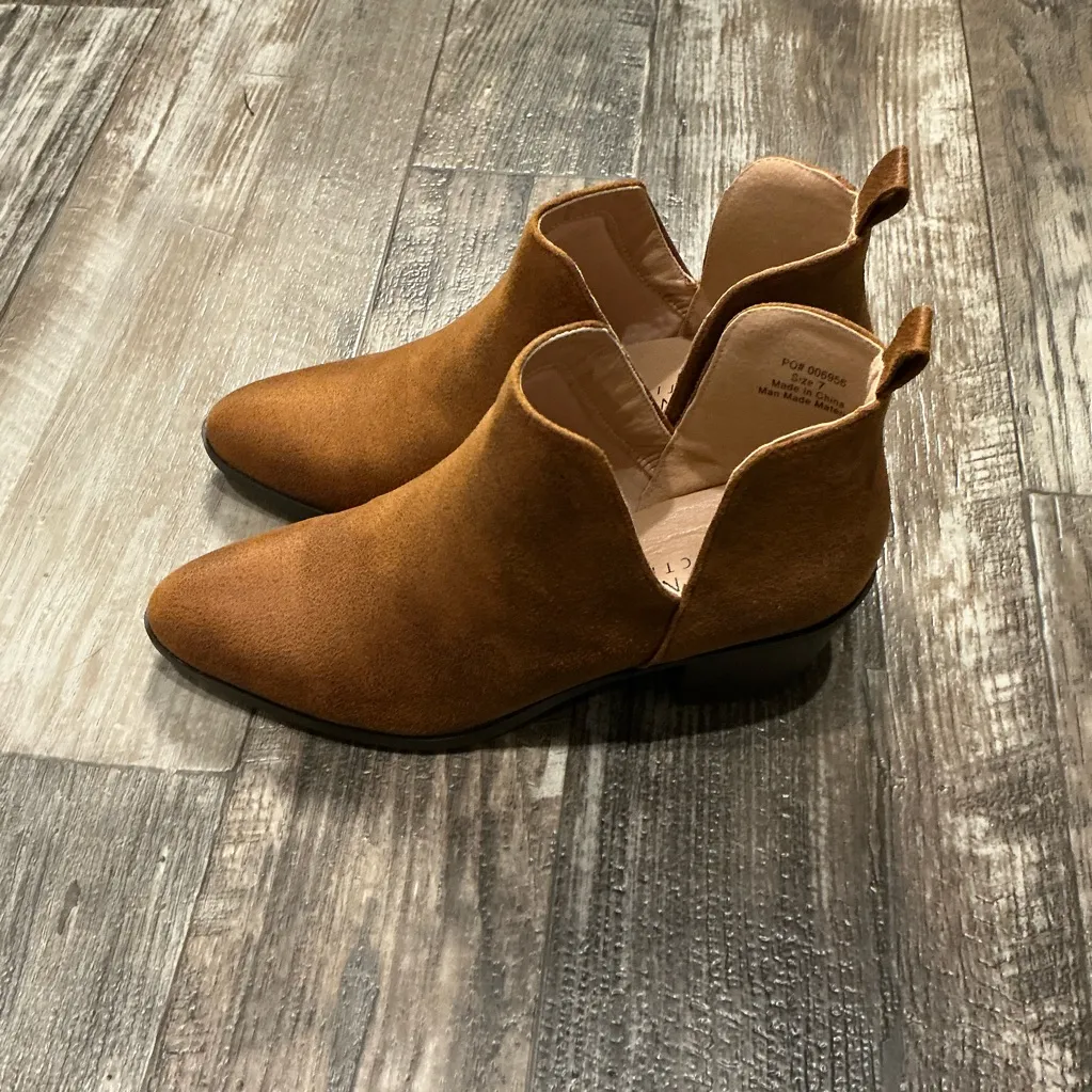 JOURNEE Women's Tan Ankle Boots Size 7 - Image 14