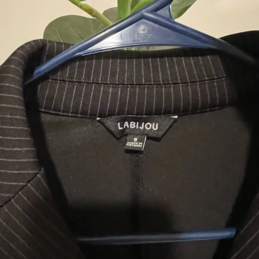 Lark & Ro Women's Elegant Black Striped Blazer - Image 5