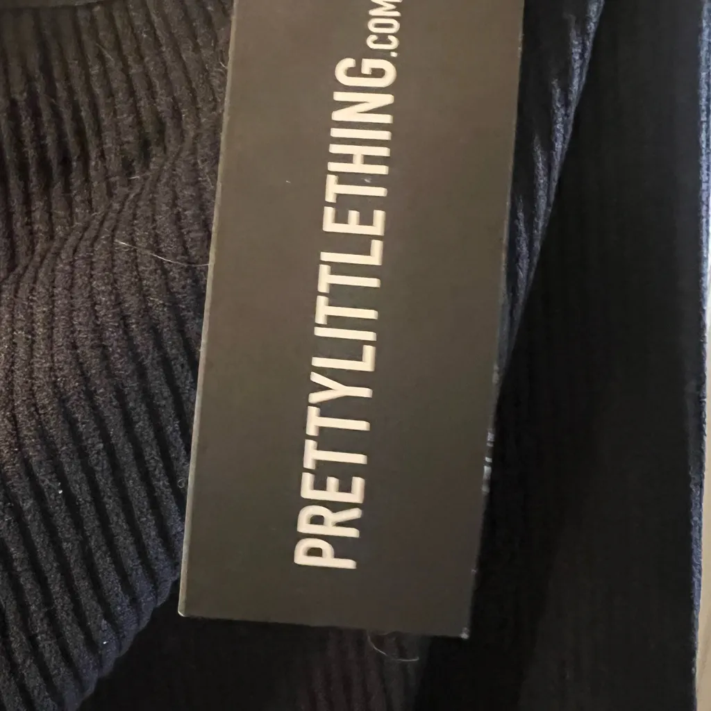 Pretty Little Thing Structured cap sleeve dress NWT - Image 8