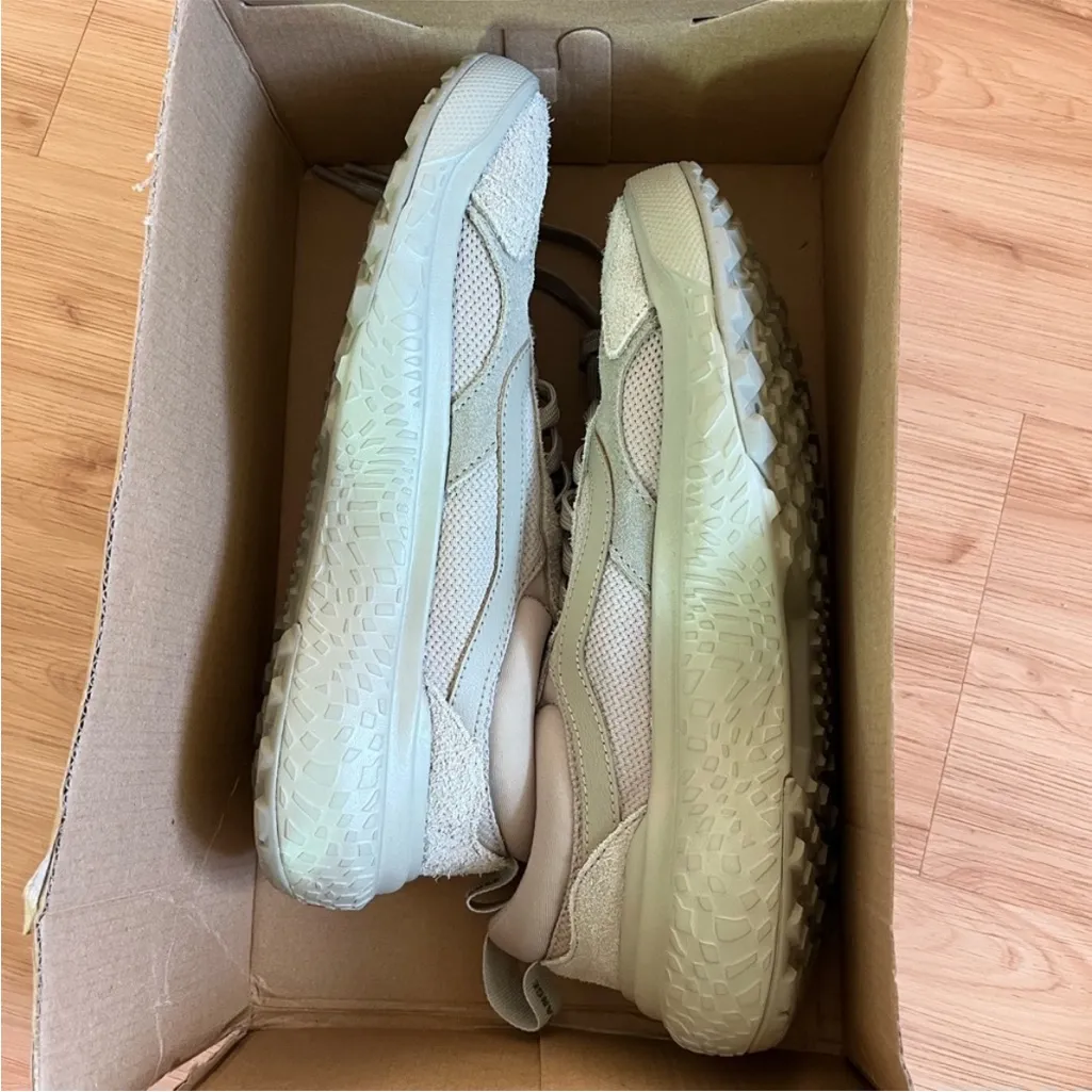 Vans UltraRange Neo VR3 Shoe
Women 8.0 US Mens 6.5 US - Image 11