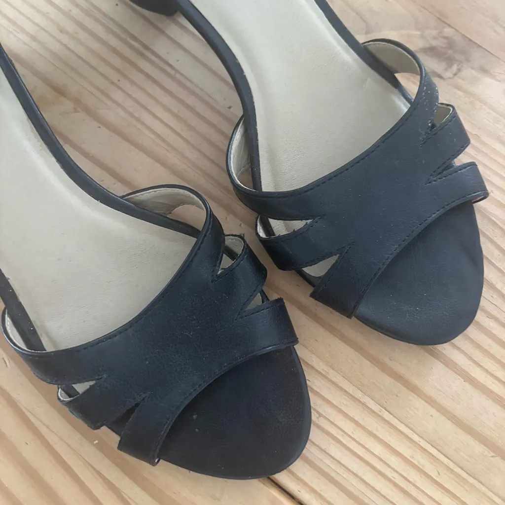 Covington Black Heeled Shoes Modern Design - Image 4