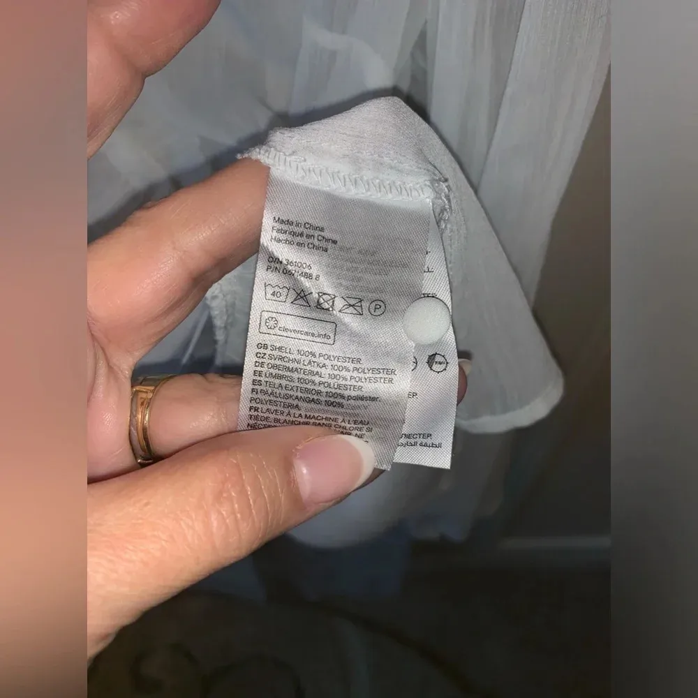 Set H&M ivory films sheer top & Old Navy khaki side zip chinos‎ - Image 6