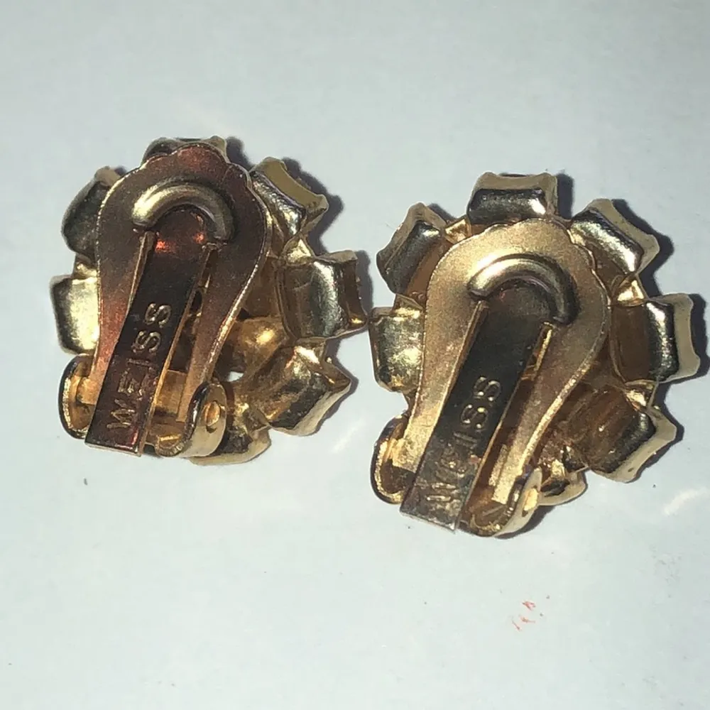 Weiss Vintage Gold Tone Round CZ Rhinestone 3D Flower Retro Clip On Earrings - Image 5