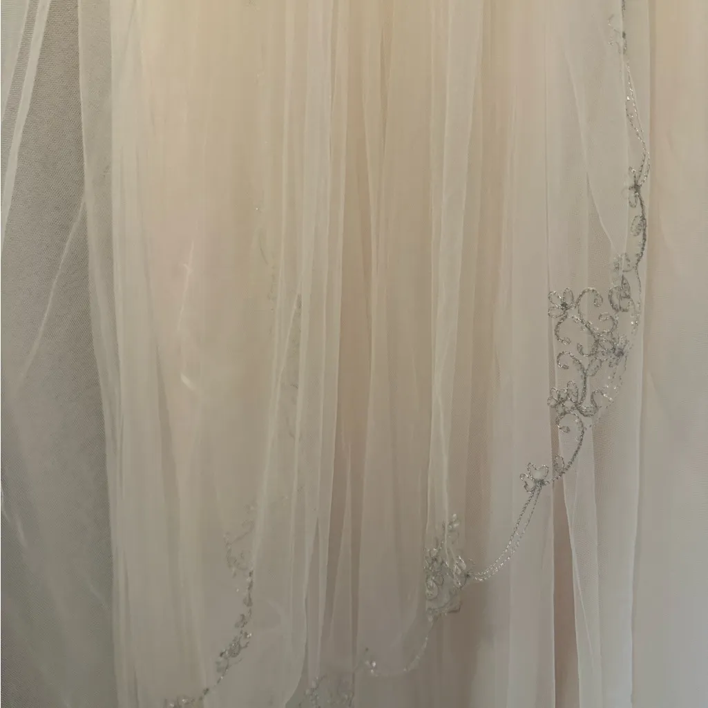 David’s Bridal Ivory A-line Wedding Dress Size 12 Full Length/Train With Veil - Image 14