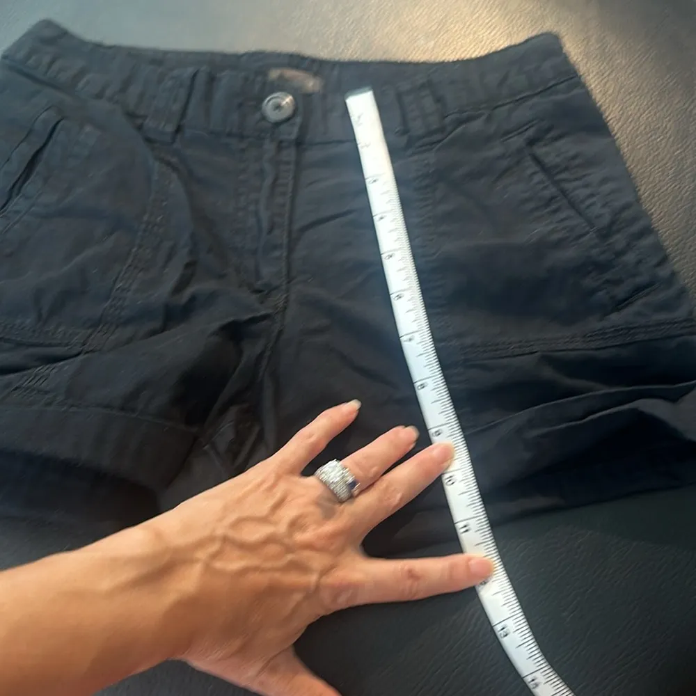 H&M black linen shorts. - Image 7
