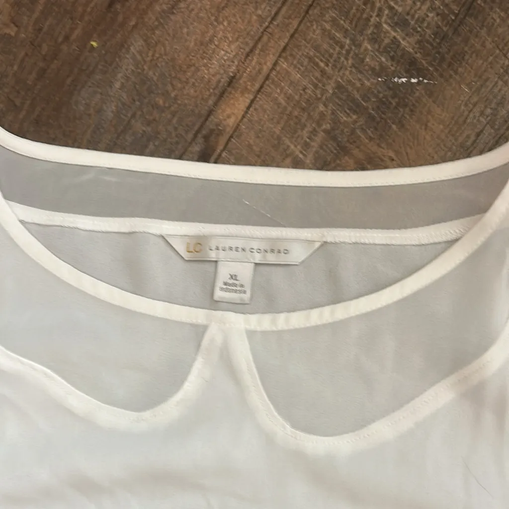 Lauren Conrad White Sheer‎ Pleated Tank Top Size  XLarge - Image 3